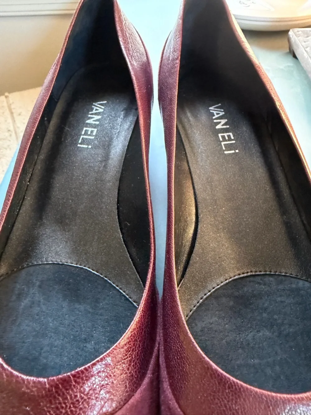 Van Eli Burgundy Leather Mid-Heel Pumps with Gold Chain Accent size 7W - Picture 9 of 9